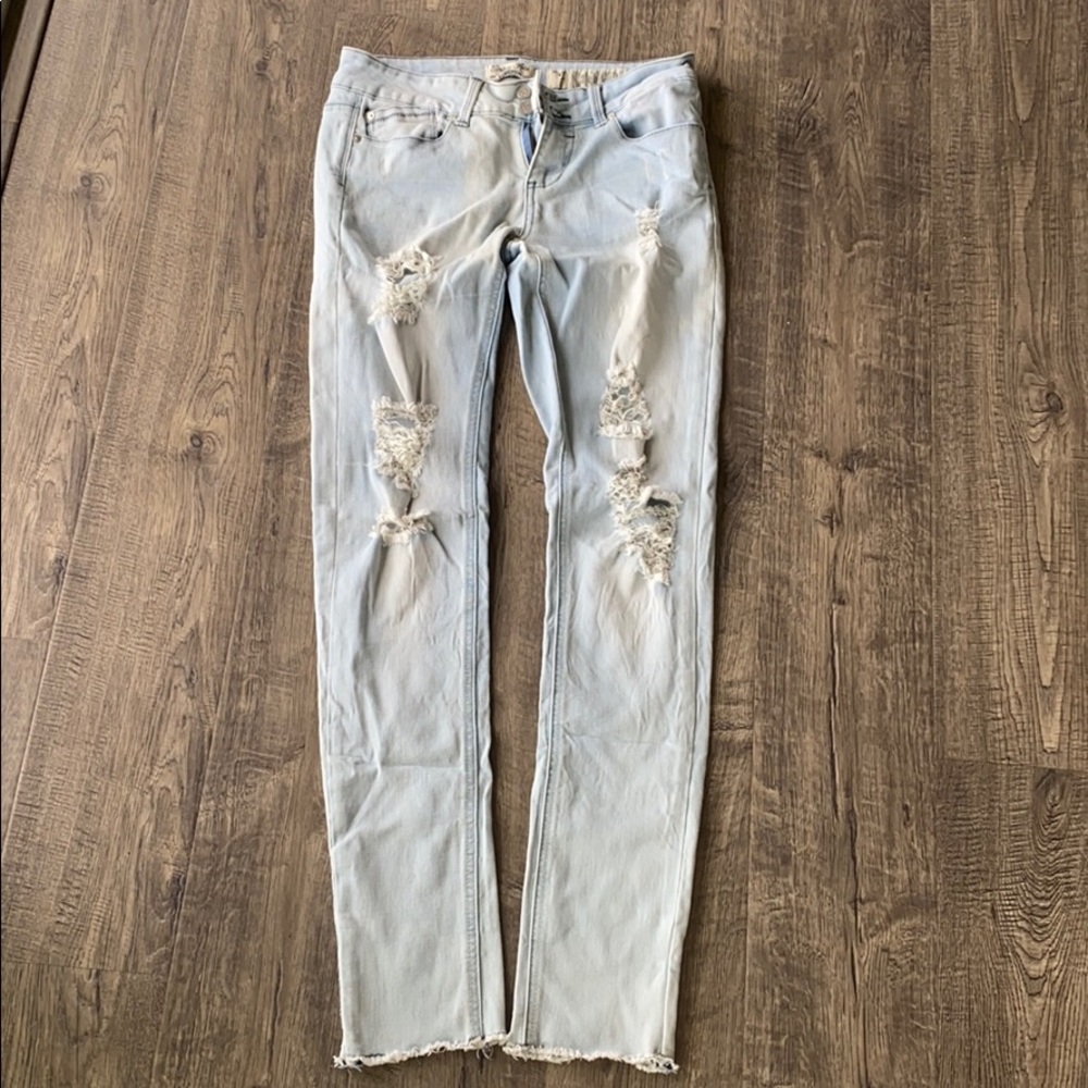 SEXY!Jeans Ripped in all the Right Places- Size 7